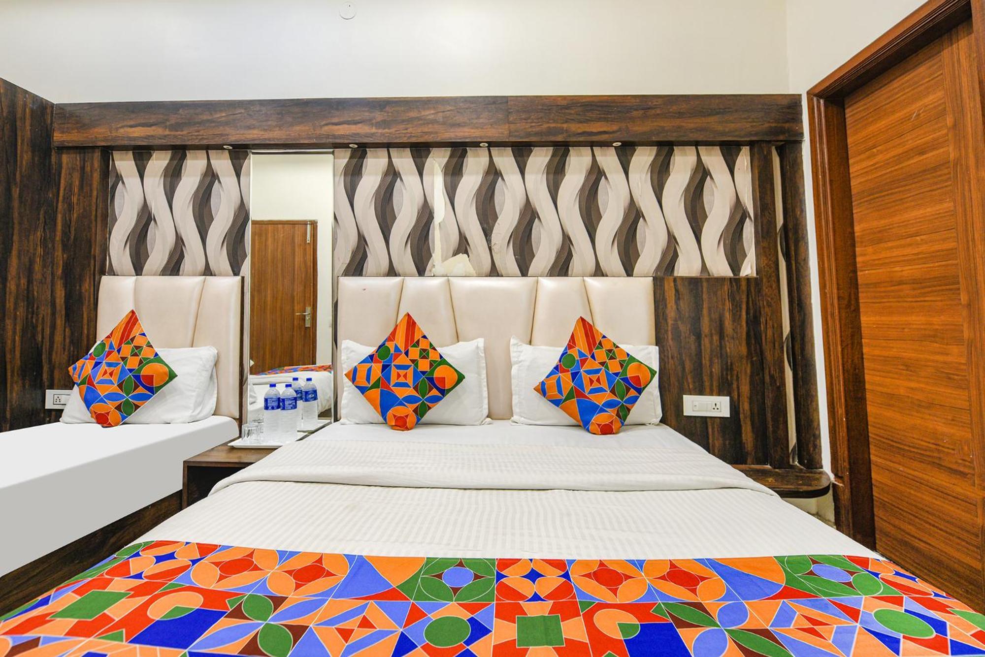 Fabhotel Savera Park Amritsar Bagian luar foto