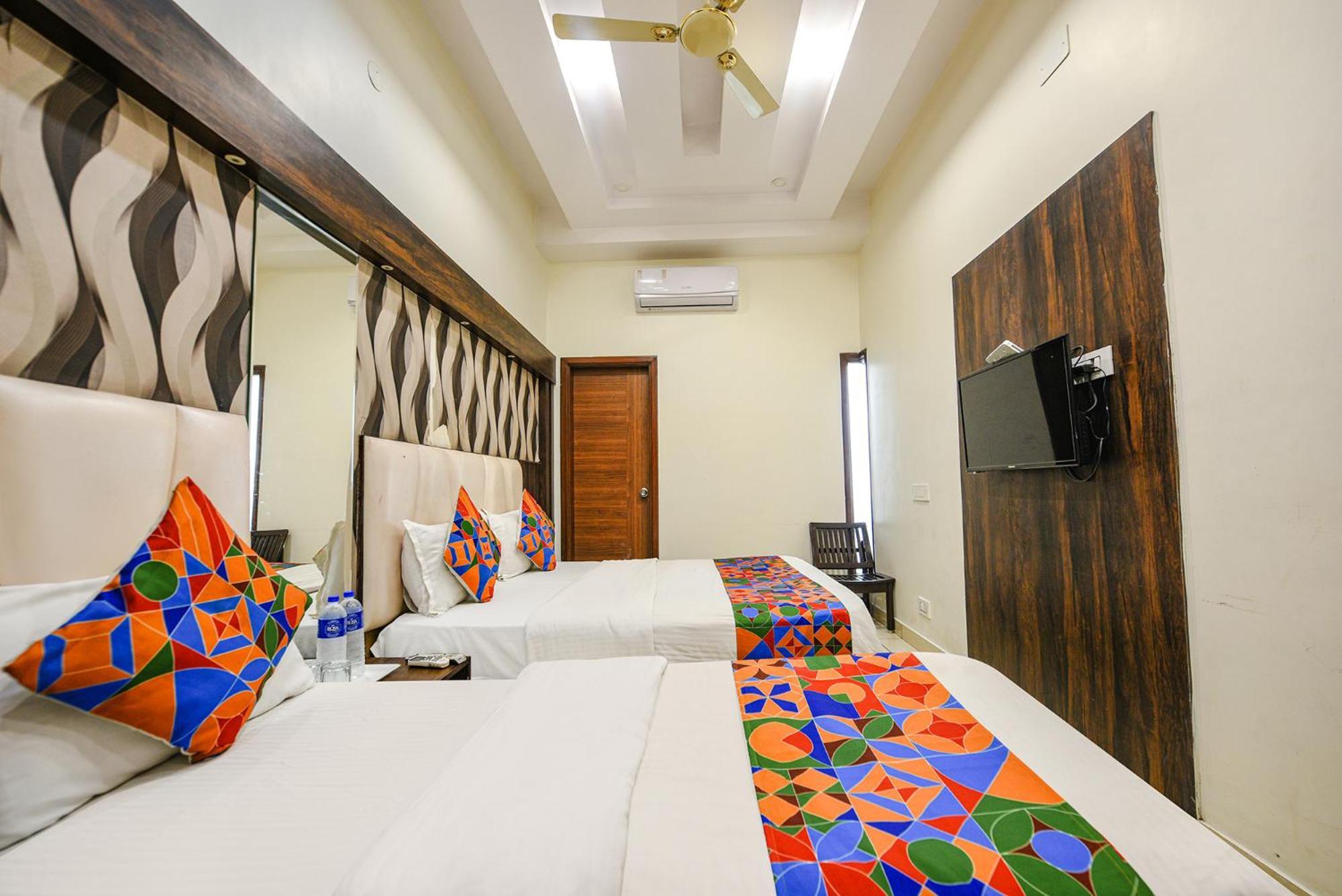 Fabhotel Savera Park Amritsar Bagian luar foto