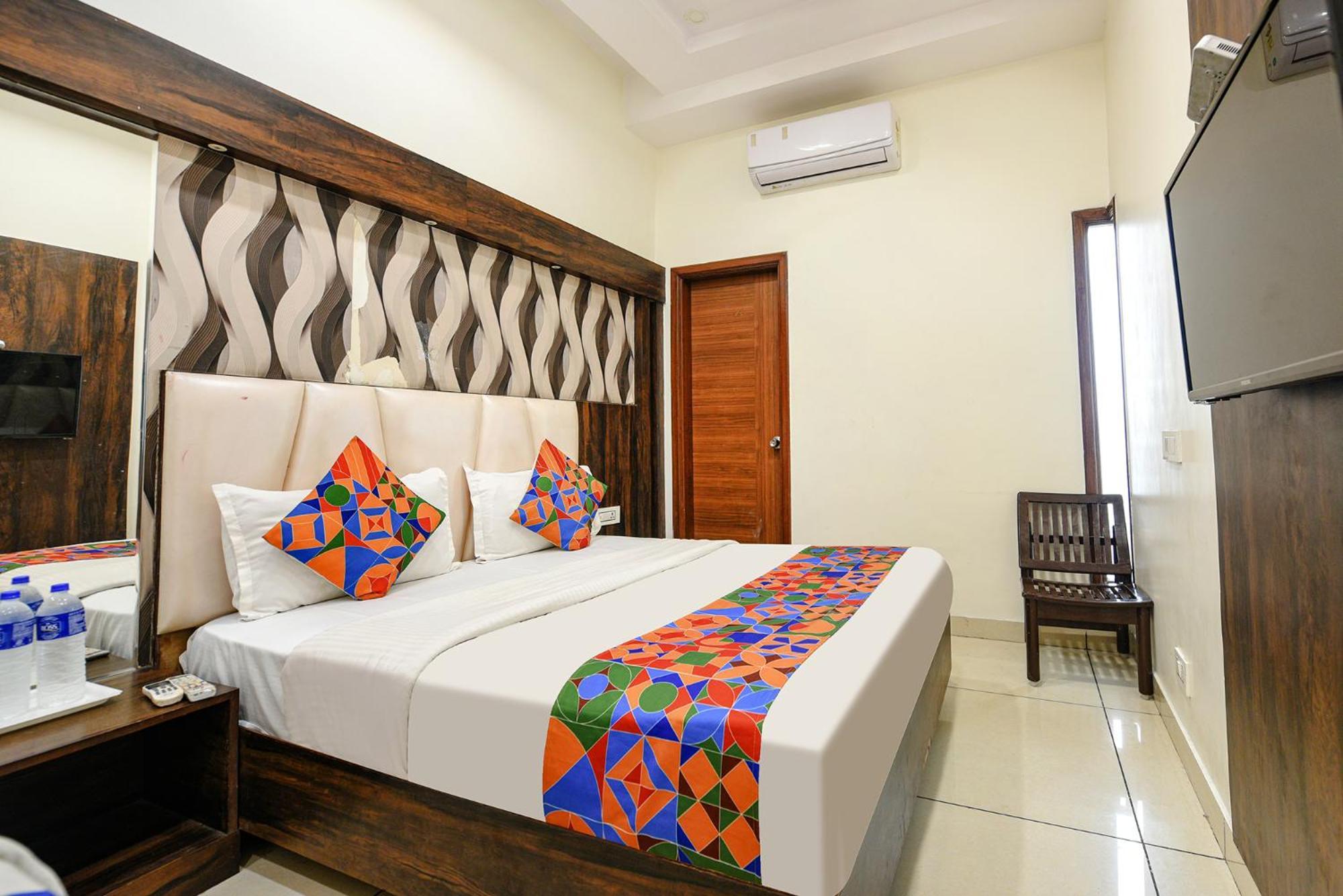 Fabhotel Savera Park Amritsar Bagian luar foto