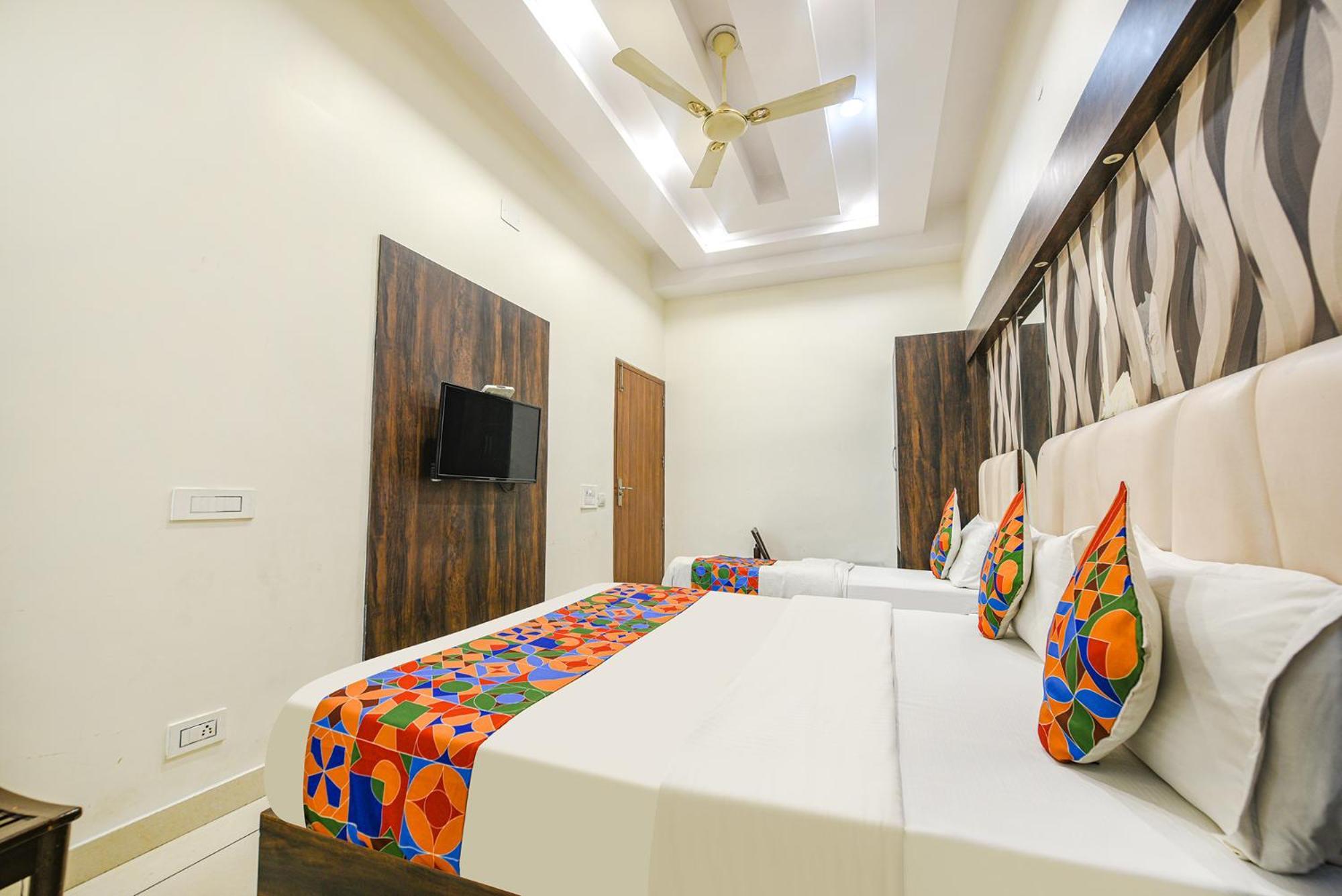 Fabhotel Savera Park Amritsar Bagian luar foto